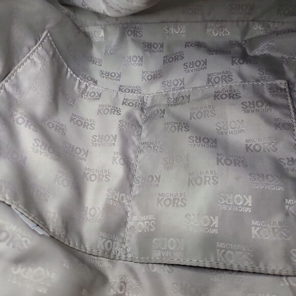 Authentic  Micheal kors purse, light grey patent leather straps like new! - Picture 9 of 14